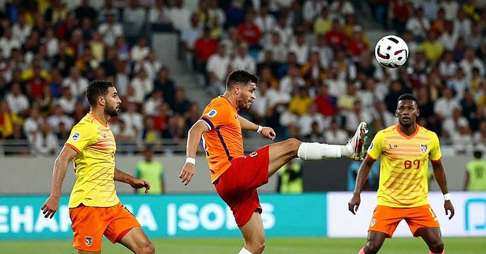তথ্যশৃঙ্খলের পরীক্ষা: আজাদ কাশ্মীরের প্রধান বিচারপতির সংবর্ধনা যখন ফুটবল ডেস্কে তথ্যশৃঙ্খলের পরীক্ষা: আজাদ কাশ্মীরের প্রধান বিচারপতির সংবর্ধনা যখন ফুটবল ডেস্কে